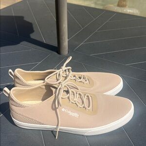 Like new Mens Columbia tan PFG water shoes size 10.5  Clean and cushioned.